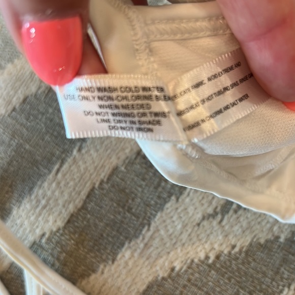 Bikini - Picture 6 of 10